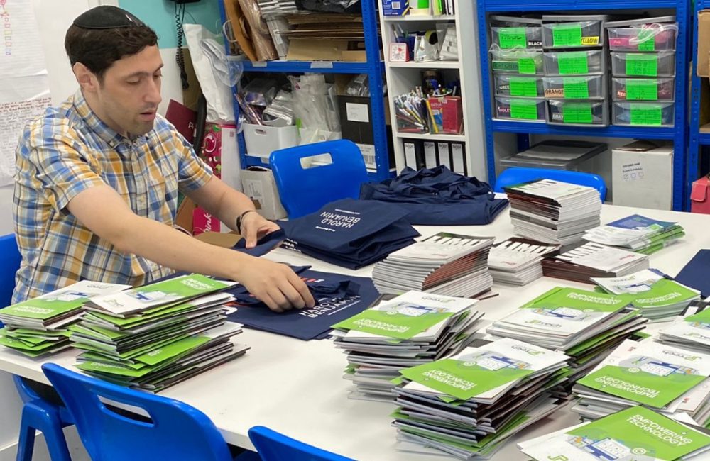 Dov packing for trade fair